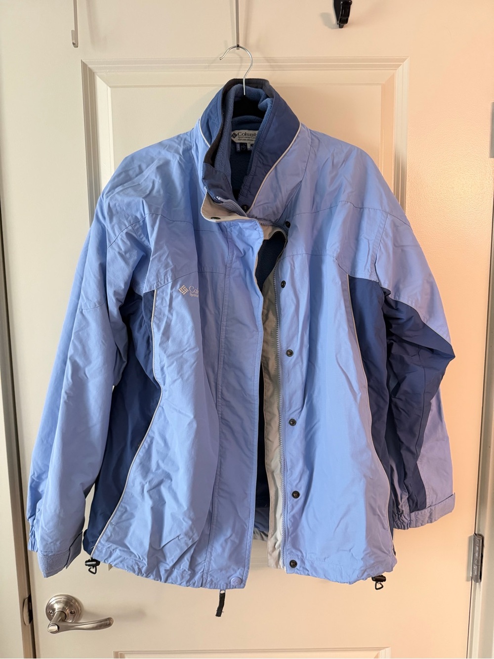 Columbia Light Blue and Navy Women's Ski Jacket